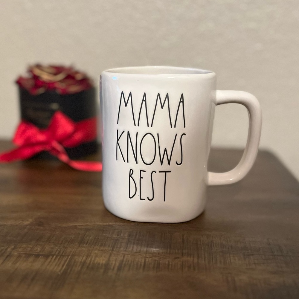 Rae Dunn Mug 🩷 “Mama knows best”